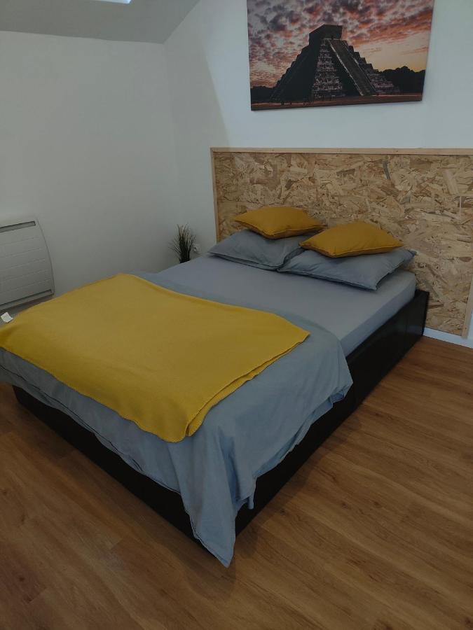Les Lofts De Provins: Apt 1 Bagian luar foto